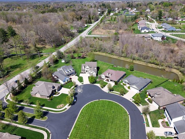 1735 Brookfield Drive, Columbus, IN 47201