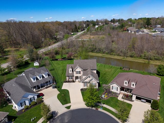 1735 Brookfield Drive, Columbus, IN 47201
