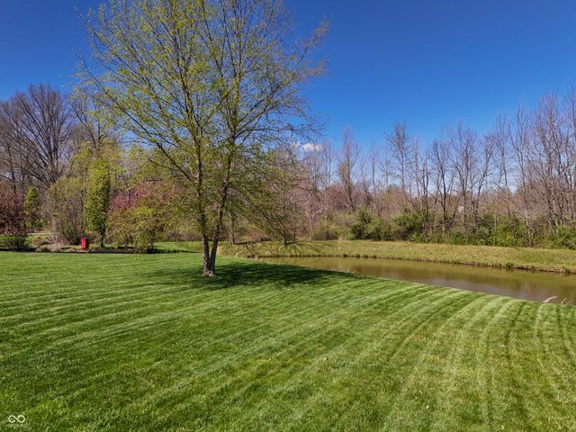 1735 Brookfield Drive, Columbus, IN 47201