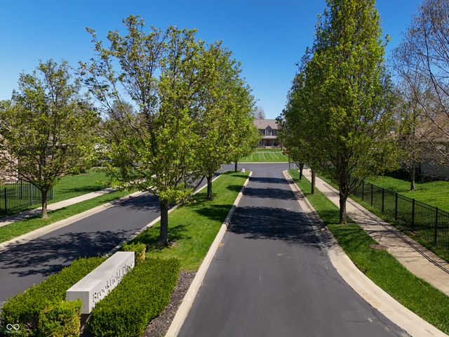 1735 Brookfield Drive, Columbus, IN 47201