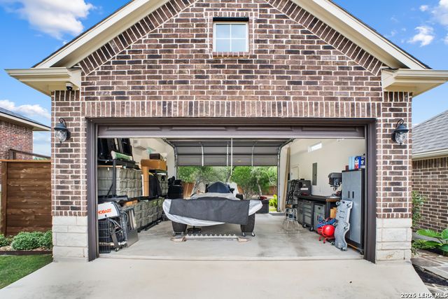 145 MARY ELLA DR, Castroville, TX 78009