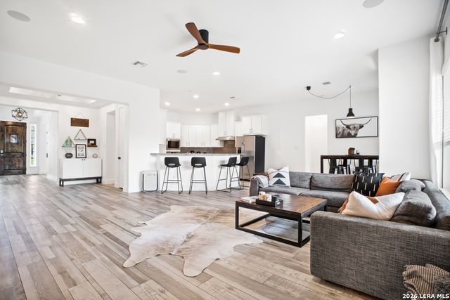 145 MARY ELLA DR, Castroville, TX 78009
