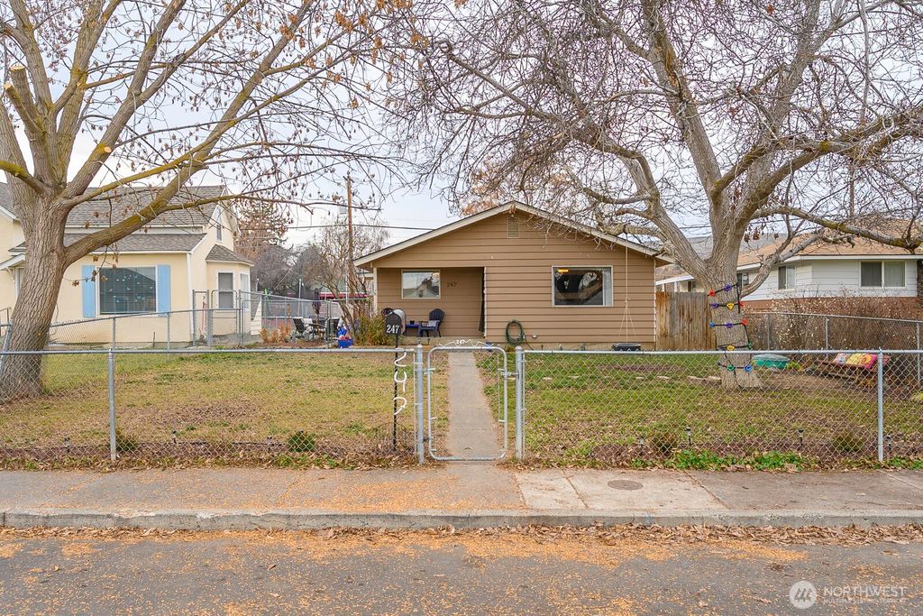 247 NW D Street, Ephrata, WA 98823