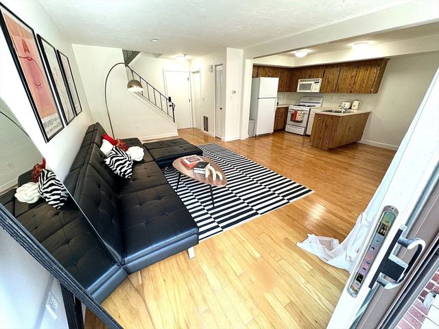 32 Elderwood Dr 32, Stoughton, MA 02072