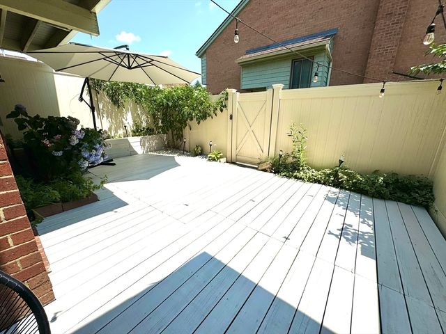 32 Elderwood Dr 32, Stoughton, MA 02072