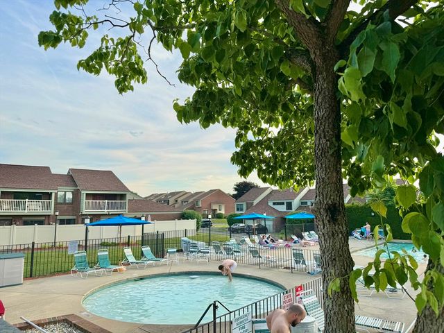 32 Elderwood Dr 32, Stoughton, MA 02072