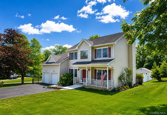 2 Gatehouse Place, Walden, NY 12586