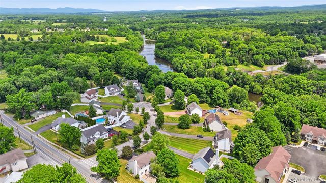 2 Gatehouse Place, Walden, NY 12586