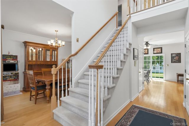 2 Gatehouse Place, Walden, NY 12586