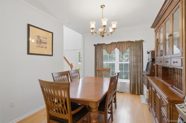 2 Gatehouse Place, Walden, NY 12586