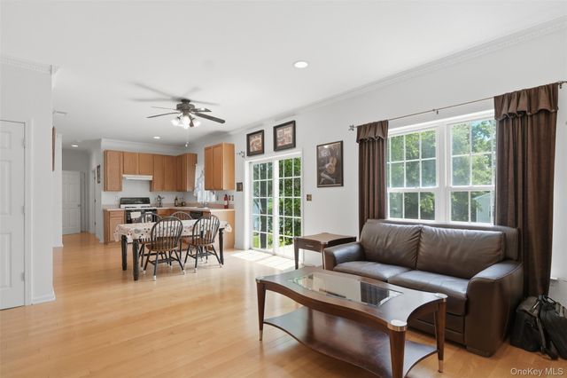 2 Gatehouse Place, Walden, NY 12586