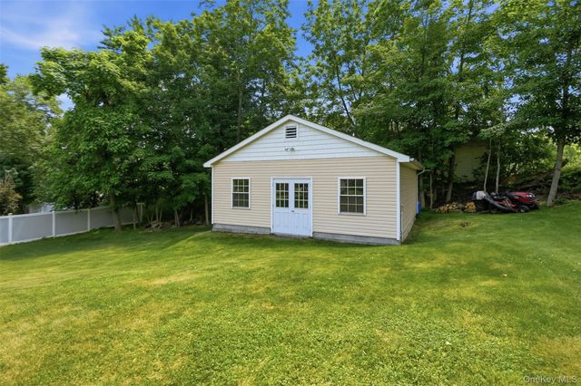 2 Gatehouse Place, Walden, NY 12586