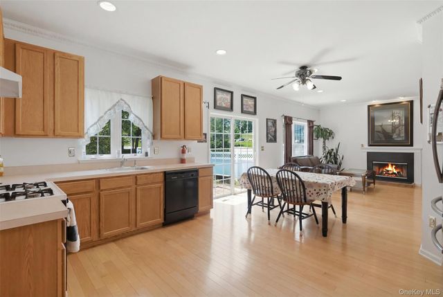 2 Gatehouse Place, Walden, NY 12586