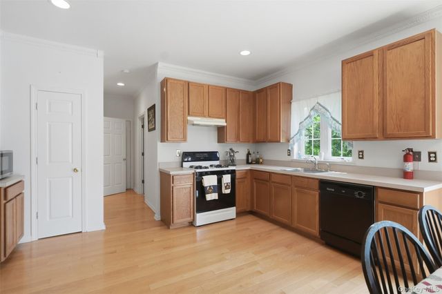 2 Gatehouse Place, Walden, NY 12586