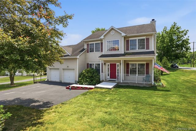 2 Gatehouse Place, Walden, NY 12586