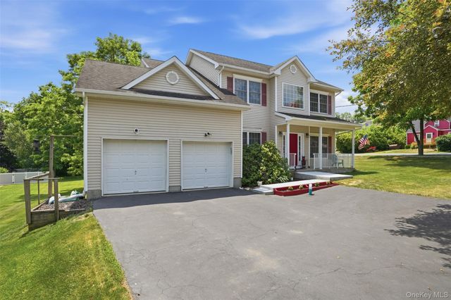 2 Gatehouse Place, Walden, NY 12586