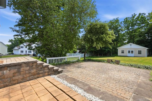 2 Gatehouse Place, Walden, NY 12586