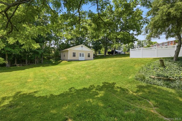 2 Gatehouse Place, Walden, NY 12586
