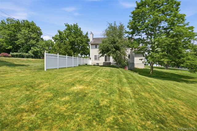 2 Gatehouse Place, Walden, NY 12586