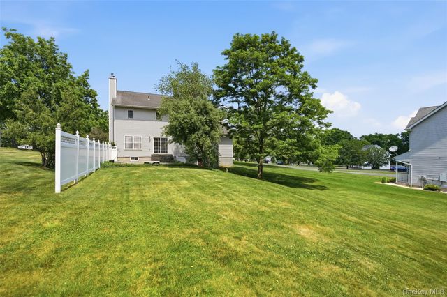 2 Gatehouse Place, Walden, NY 12586