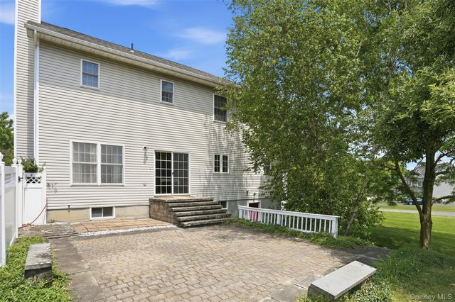2 Gatehouse Place, Walden, NY 12586