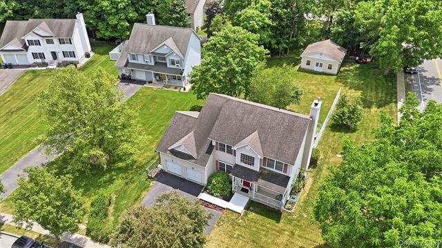 2 Gatehouse Place, Walden, NY 12586