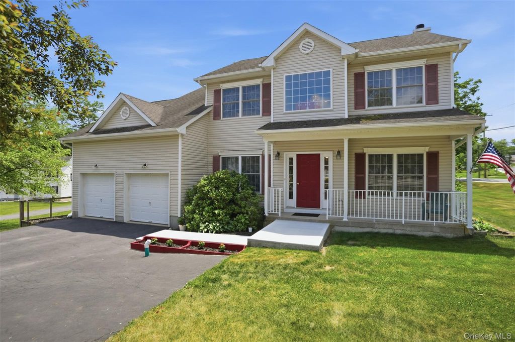 2 Gatehouse Place, Walden, NY 12586