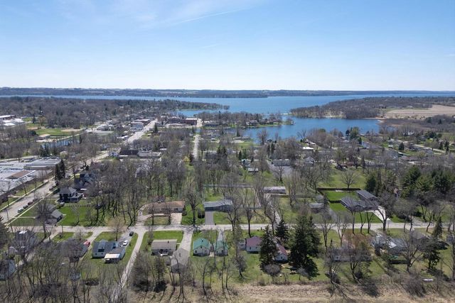 472 North Street, Green Lake, WI 54941