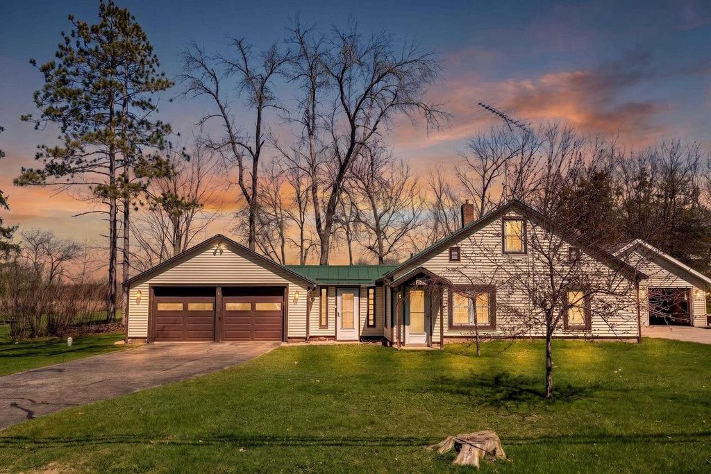 472 North Street, Green Lake, WI 54941