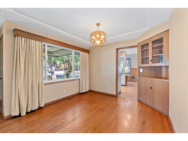 1720 Se 130TH Ave, Portland, OR 97233