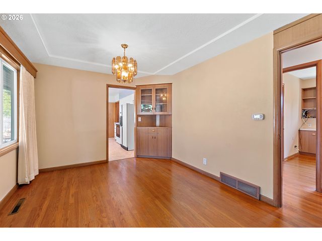 1720 Se 130TH Ave, Portland, OR 97233