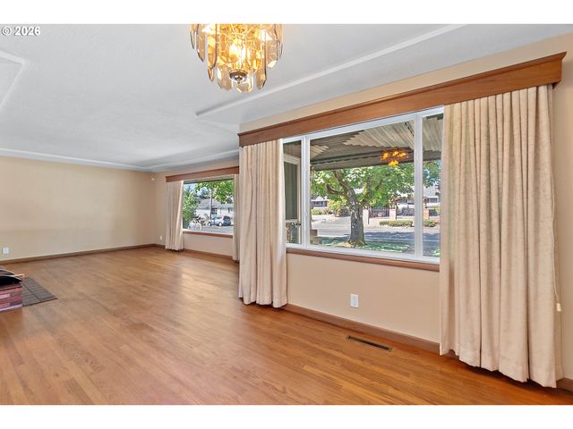 1720 Se 130TH Ave, Portland, OR 97233