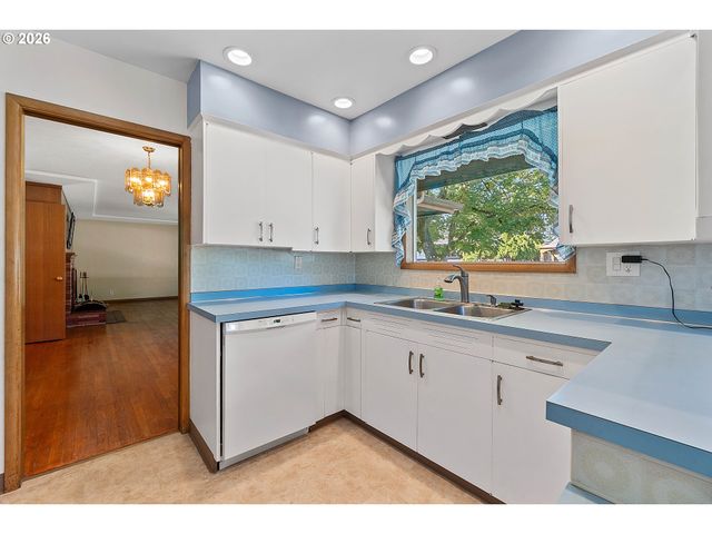 1720 Se 130TH Ave, Portland, OR 97233