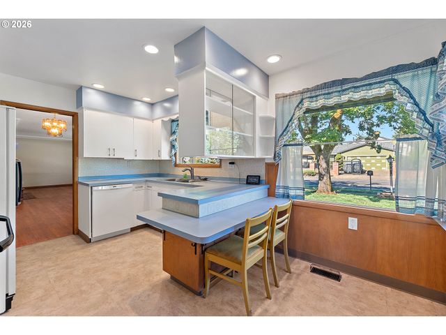 1720 Se 130TH Ave, Portland, OR 97233