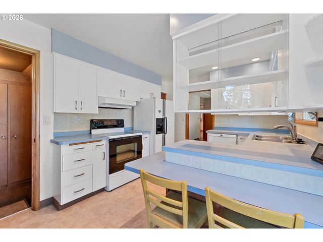 1720 Se 130TH Ave, Portland, OR 97233