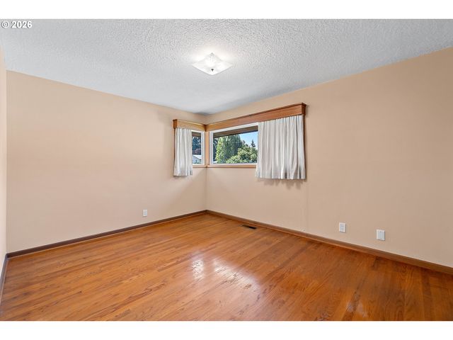 1720 Se 130TH Ave, Portland, OR 97233