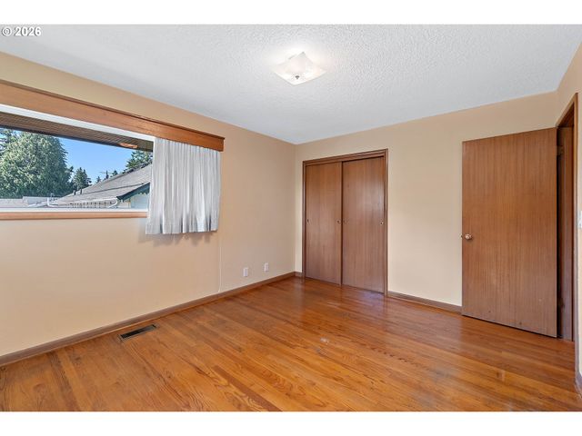 1720 Se 130TH Ave, Portland, OR 97233