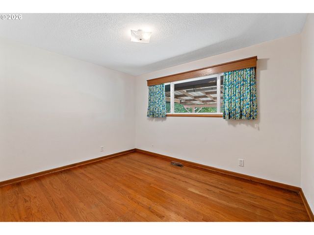 1720 Se 130TH Ave, Portland, OR 97233
