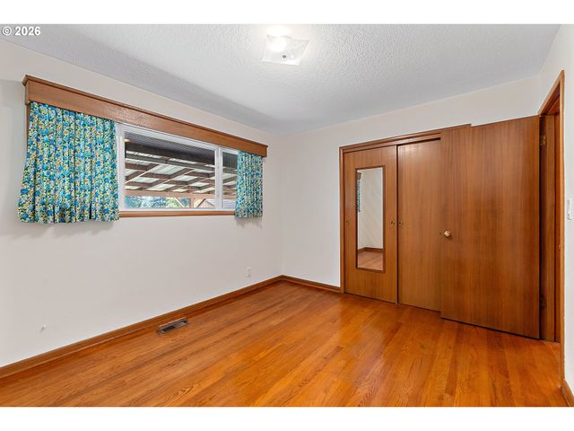 1720 Se 130TH Ave, Portland, OR 97233