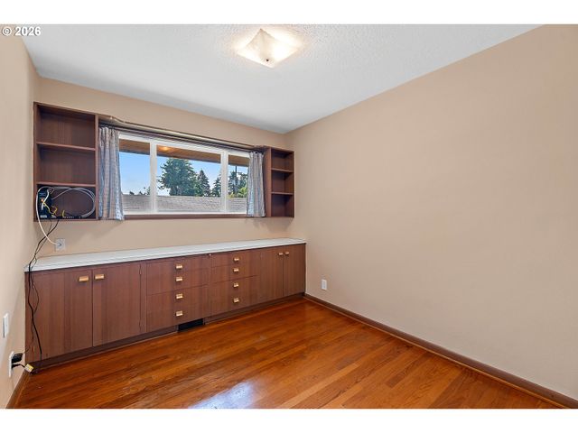1720 Se 130TH Ave, Portland, OR 97233