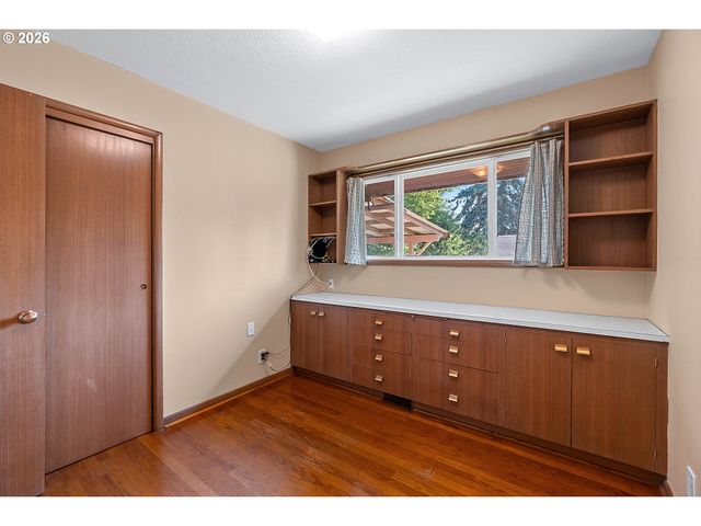 1720 Se 130TH Ave, Portland, OR 97233