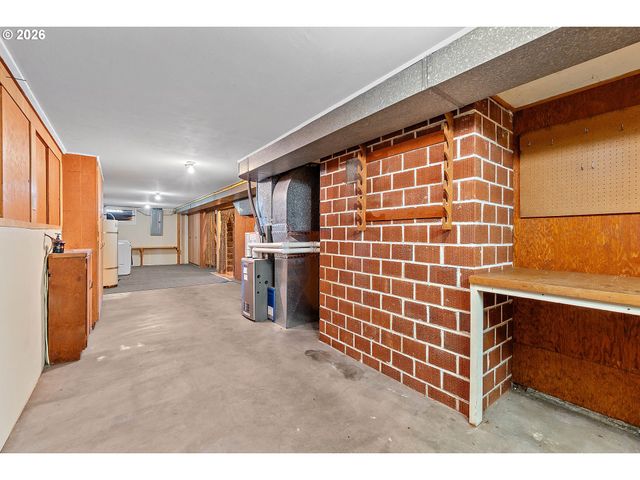 1720 Se 130TH Ave, Portland, OR 97233