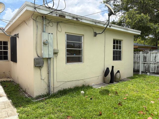 706 Glenn Parkway, Hollywood, FL 33021