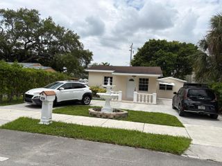 706 Glenn Parkway, Hollywood, FL 33021