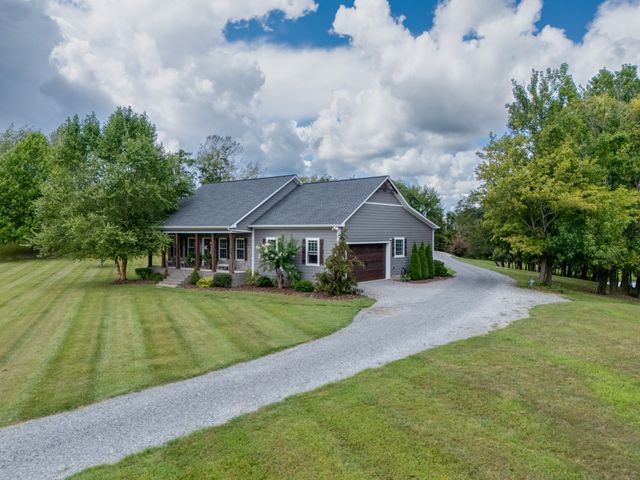 11076 Highway 52, W, Westmoreland, TN 37186