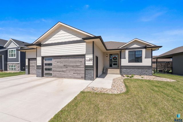 610 Hillside St Street, Harrisburg, SD 57032