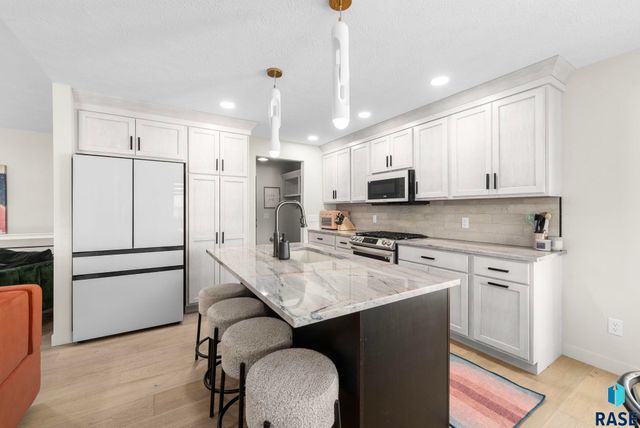 610 Hillside St Street, Harrisburg, SD 57032