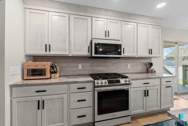 610 Hillside St Street, Harrisburg, SD 57032