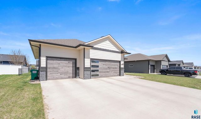 610 Hillside St Street, Harrisburg, SD 57032