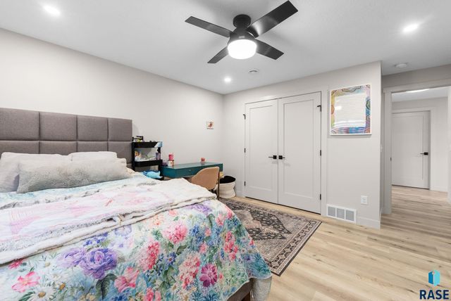 610 Hillside St Street, Harrisburg, SD 57032